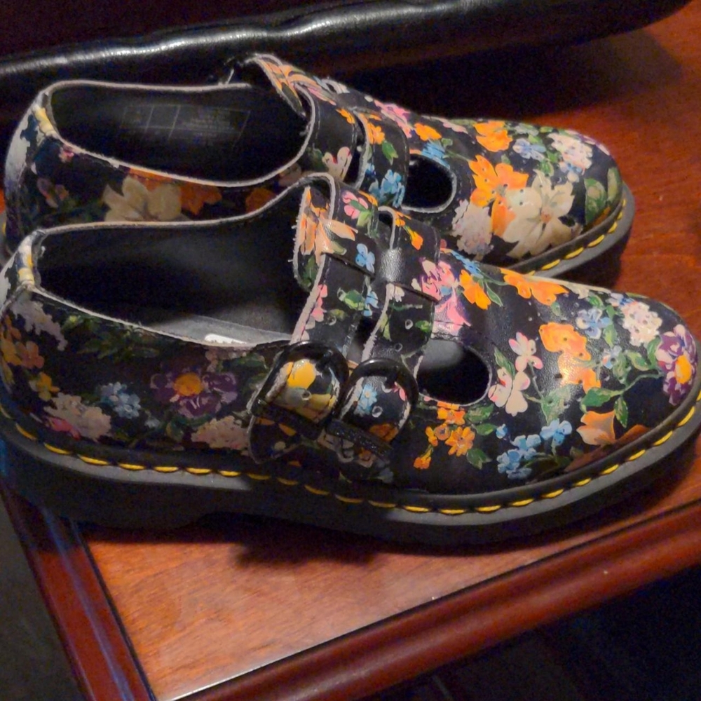 Dr Martens  floral women shoes size 6